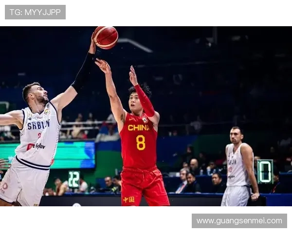 中国男篮迎战澳大利亚队全力冲击世界杯晋级名额拼搏精神展现无遗