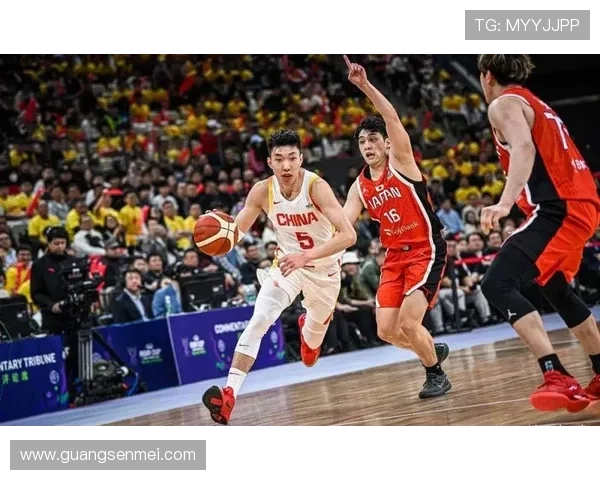 中国男篮战胜日本队晋级亚洲杯决赛 展现全员实力与团结精神 中国男篮战胜日本队晋级亚洲杯决赛 展现全员实力与团结精神