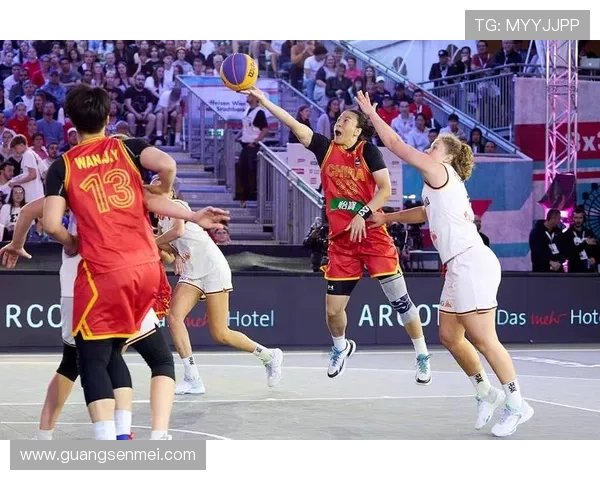 中国篮球队成功晋级世界杯八强 李楠带领全队突破重重挑战实现历史性突破