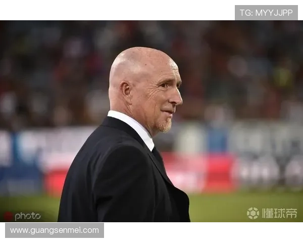 卡利亚里俱乐部全力备战新赛季主帅调整引发球迷热议