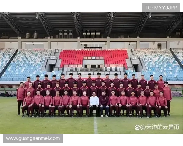 中国足球队备战亚洲杯集训全面展开 主帅透露新阵容与战术变化