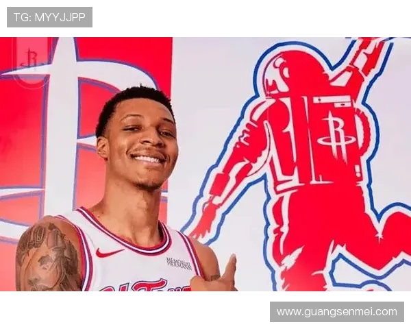 火箭队新赛季备战全面启动 新援表现亮眼核心球员状态回升