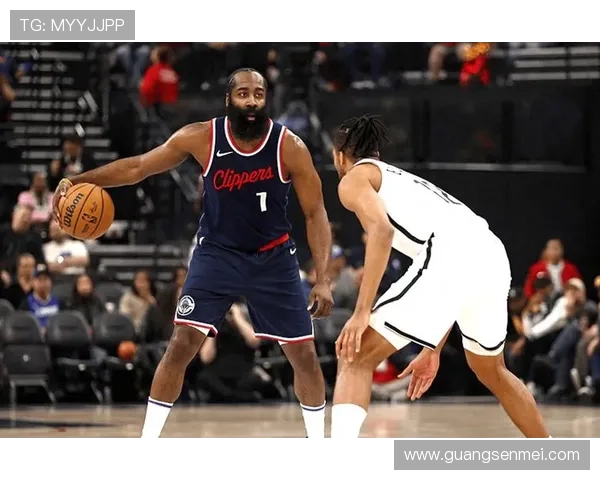 篮网重组阵容蓄势待发新赛季能否崛起再度冲击东部巅峰舞台