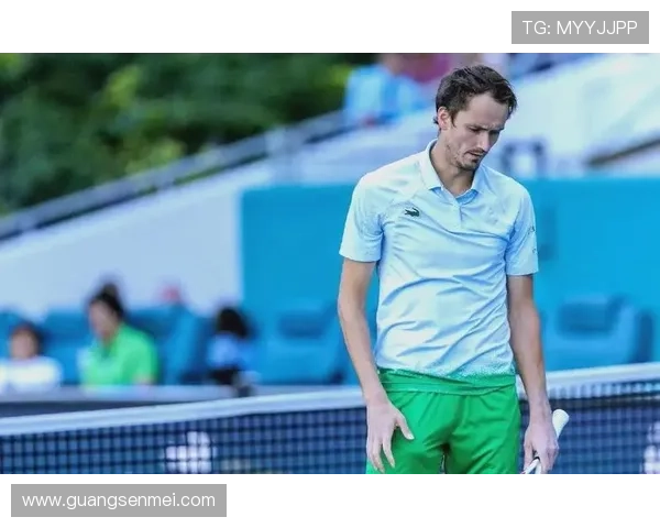 全球网球大师赛新晋冠军登顶 赛事精彩回顾与未来展望